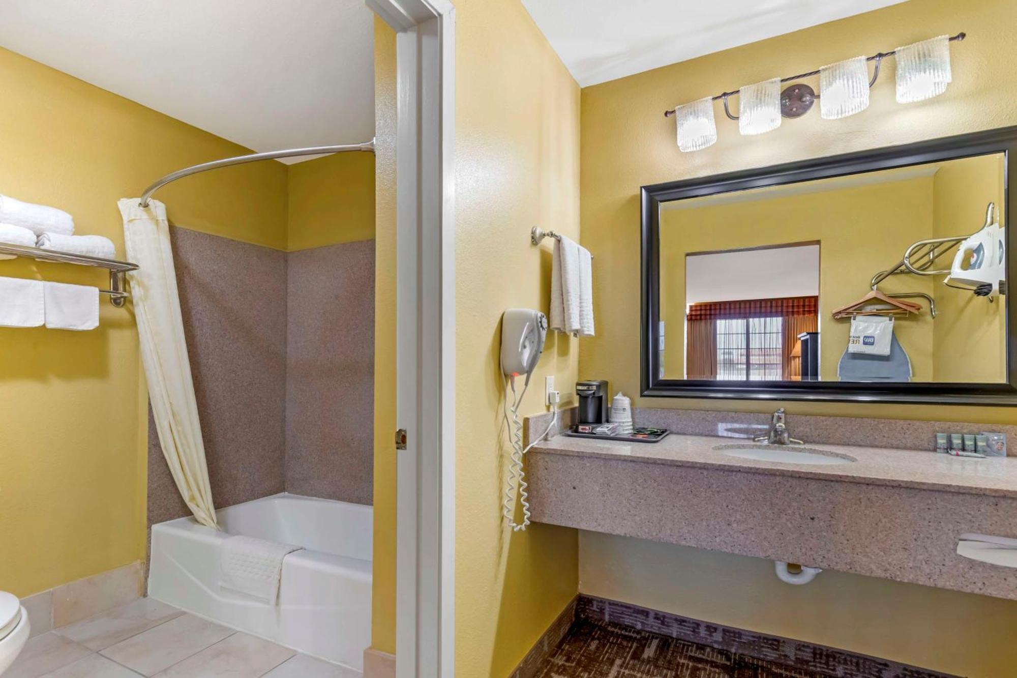 Best Western Executive Inn Hallettsville Eksteriør billede